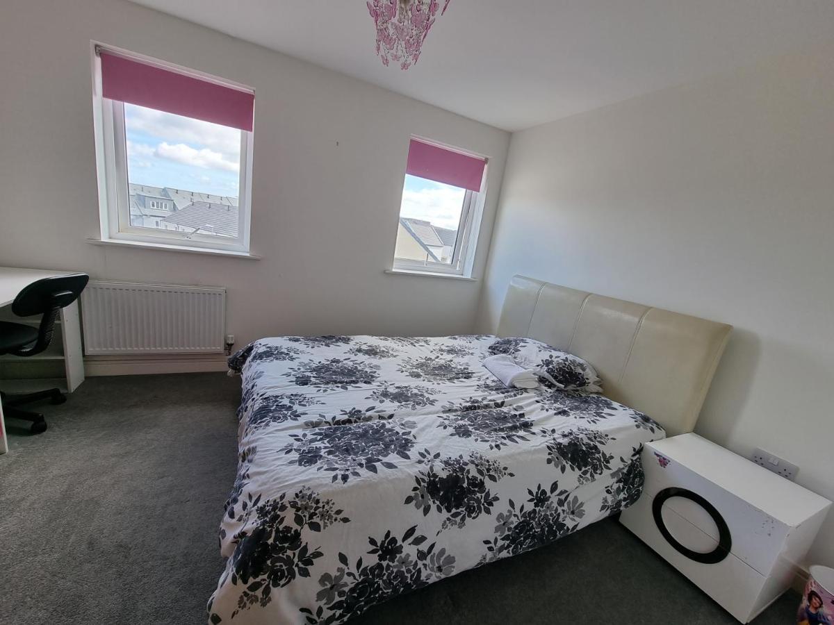 Kingsize Room Close To The A30 Camborne Pool Exterior foto